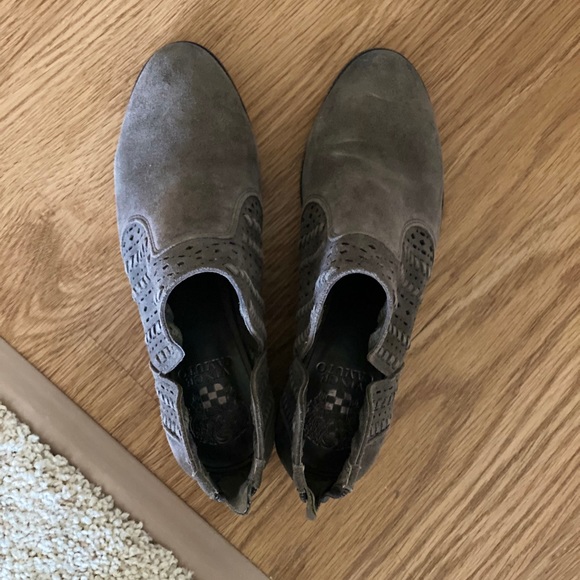 ✨SALE✨ Vince Camuto low heel booties - Picture 5 of 6